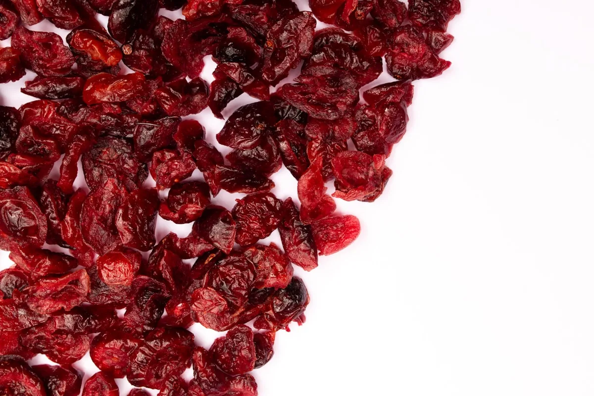 蔓越莓汁能預防泌尿道感染嗎？373 人 RCT、Cochrane 回顧、D-Mannose 替代方案全解析