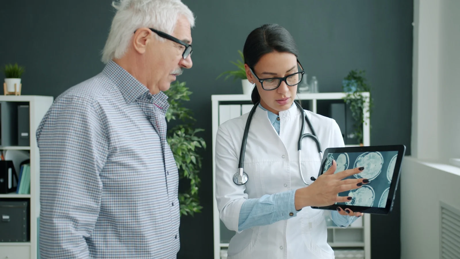 Kisunla（多納奈單抗）完整解析：清完斑塊就停藥的阿茲海默新藥（守護記憶系列 ⑤）