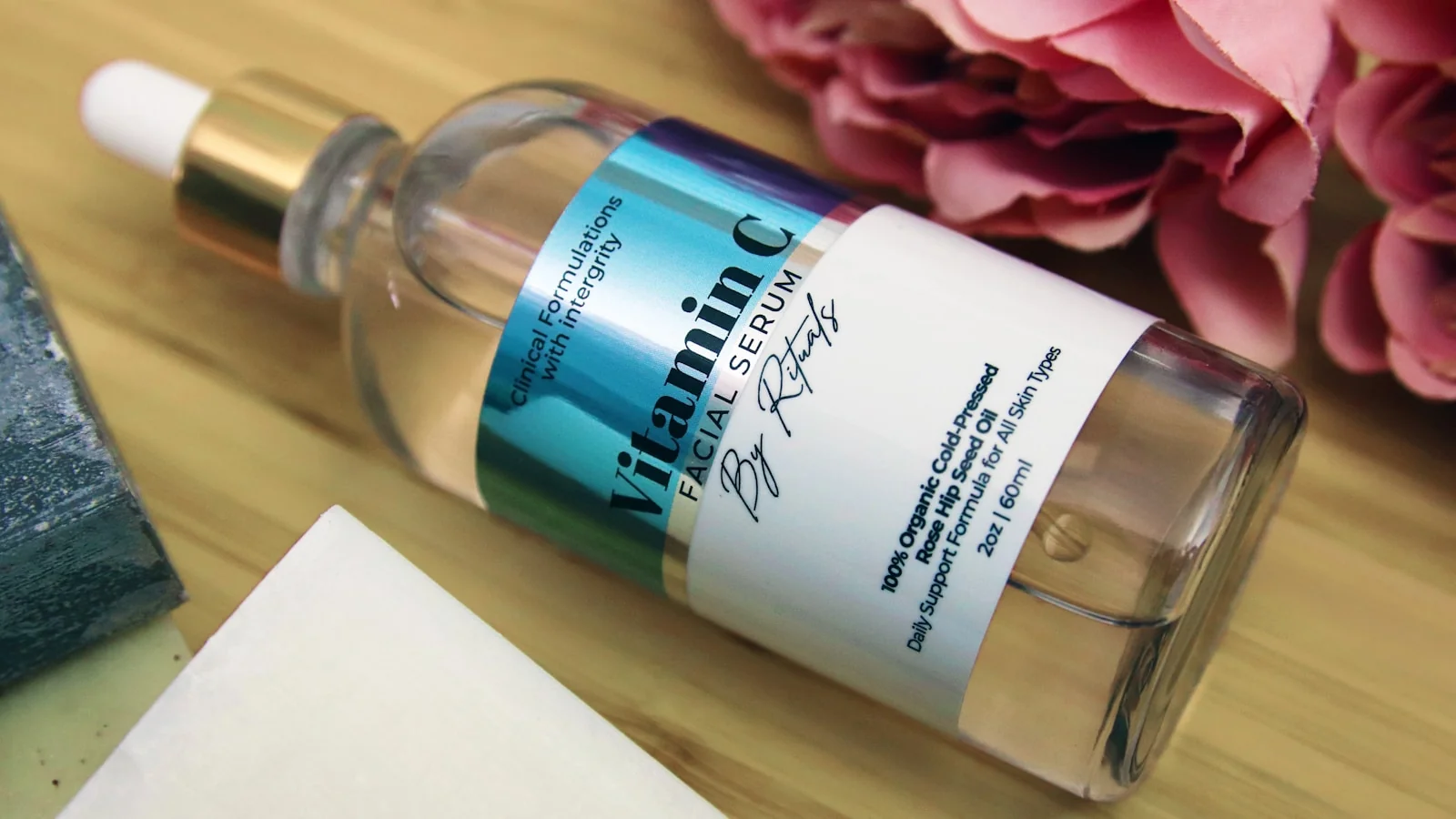 維他命B3和C保養品真的能抗老嗎？皮膚科醫師共識排名與成分真相