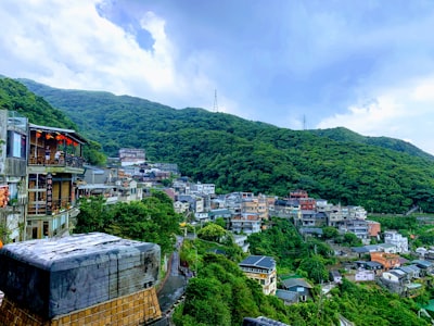 台灣夏天——高溫高濕 + 冷氣房溫差是皮膚屏障的雙重挑戰