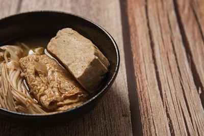 蔬菜、豆腐、堅果等非乳食物同樣能提供鈣與蛋白質