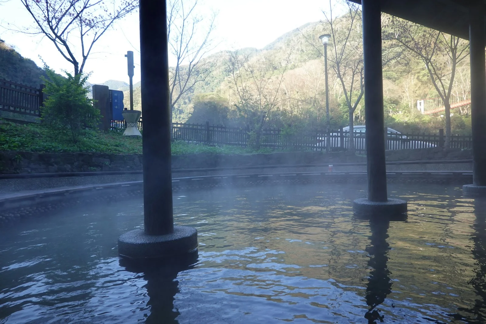 溫泉浴與水療在部分臨床情境中有輔助效果