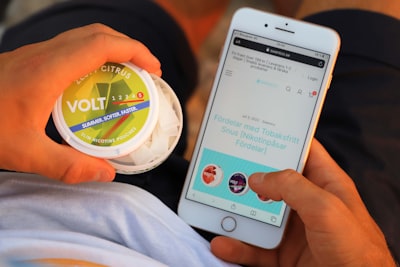 台灣市售多為「乳酸菌」保健品（L 型為主），純 D-乳酸極罕見；《食安法》第 28 條規定食品不得宣稱療效